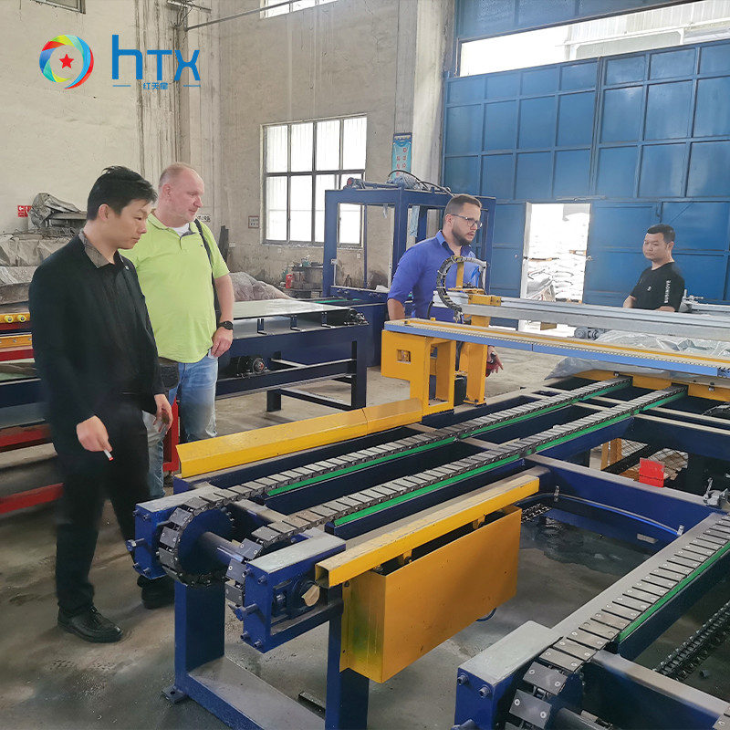 Linea di produzione di piastrelle per tetti in cemento ad alta produttività